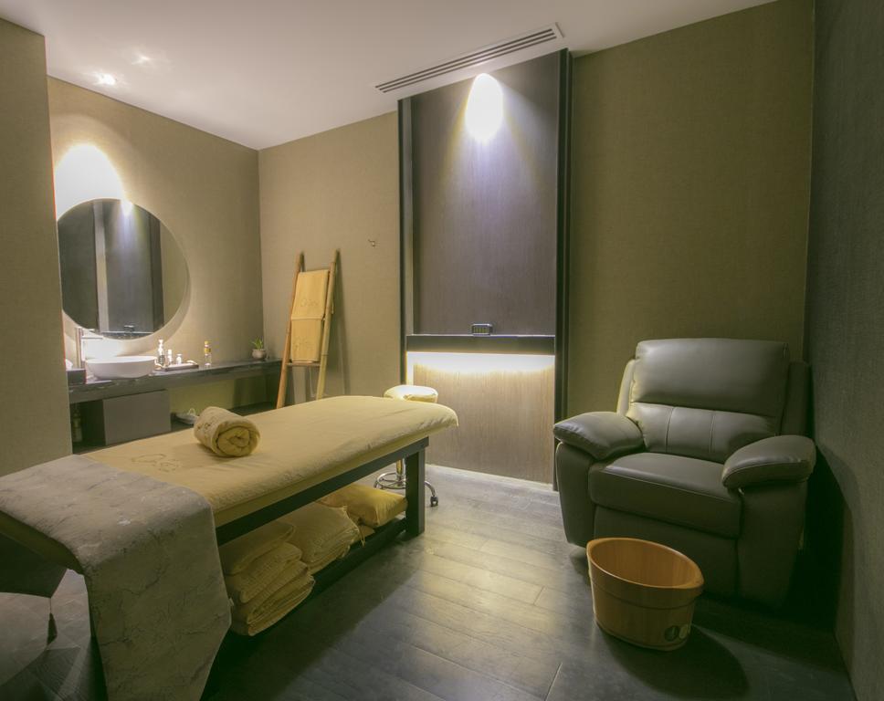 I'M Hotel Makati City Exterior foto A treatment room at a spa