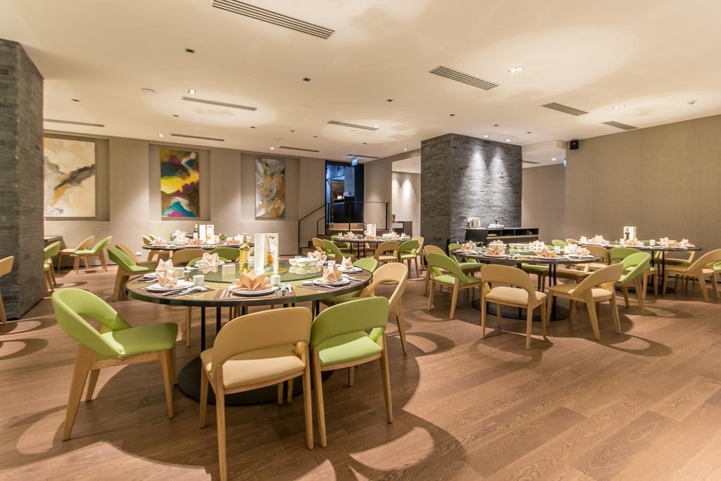 I'M Hotel Makati City Exterior foto The interior of the restaurant