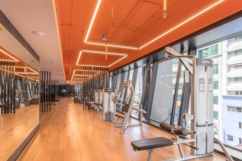 I'M Hotel Makati City Exterior foto The gym at the 1018 building