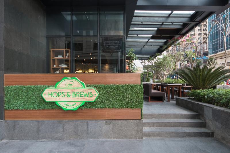 I'M Hotel Makati City Exterior foto Hops & Brews