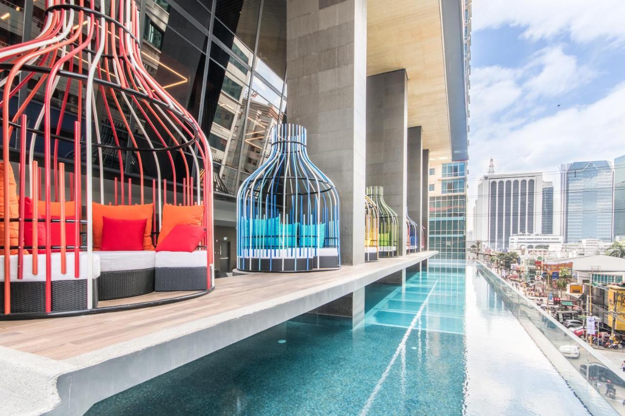 I'M Hotel Makati City Exterior foto Skyline pool