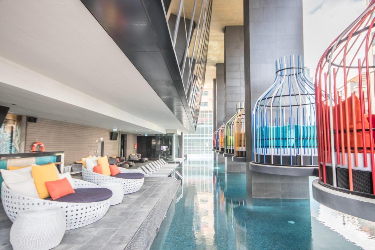 I'M Hotel Makati City Exterior foto The pool at the hotel